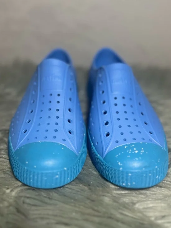 Native Jefferson SlipOn RESTING BLUE/ BRILLIANT BLUE/ SHELL SPECKLES Size J4 - Picture 5 of 10